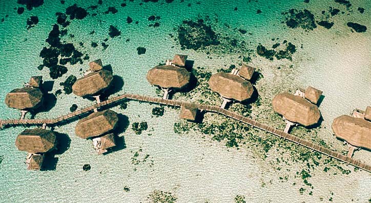 taket över vattnet - Hotell Tikehau Pearl Beach Resort