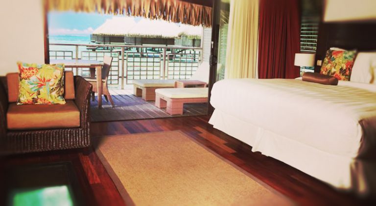 Комната в бунгало отеля Intercontinental Moorea Lagoon Resort & Spa