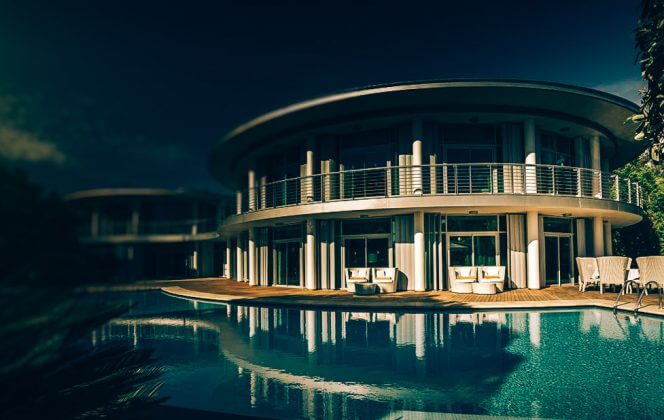 Grande piscina exterior Calista Luxury Resort aquecida